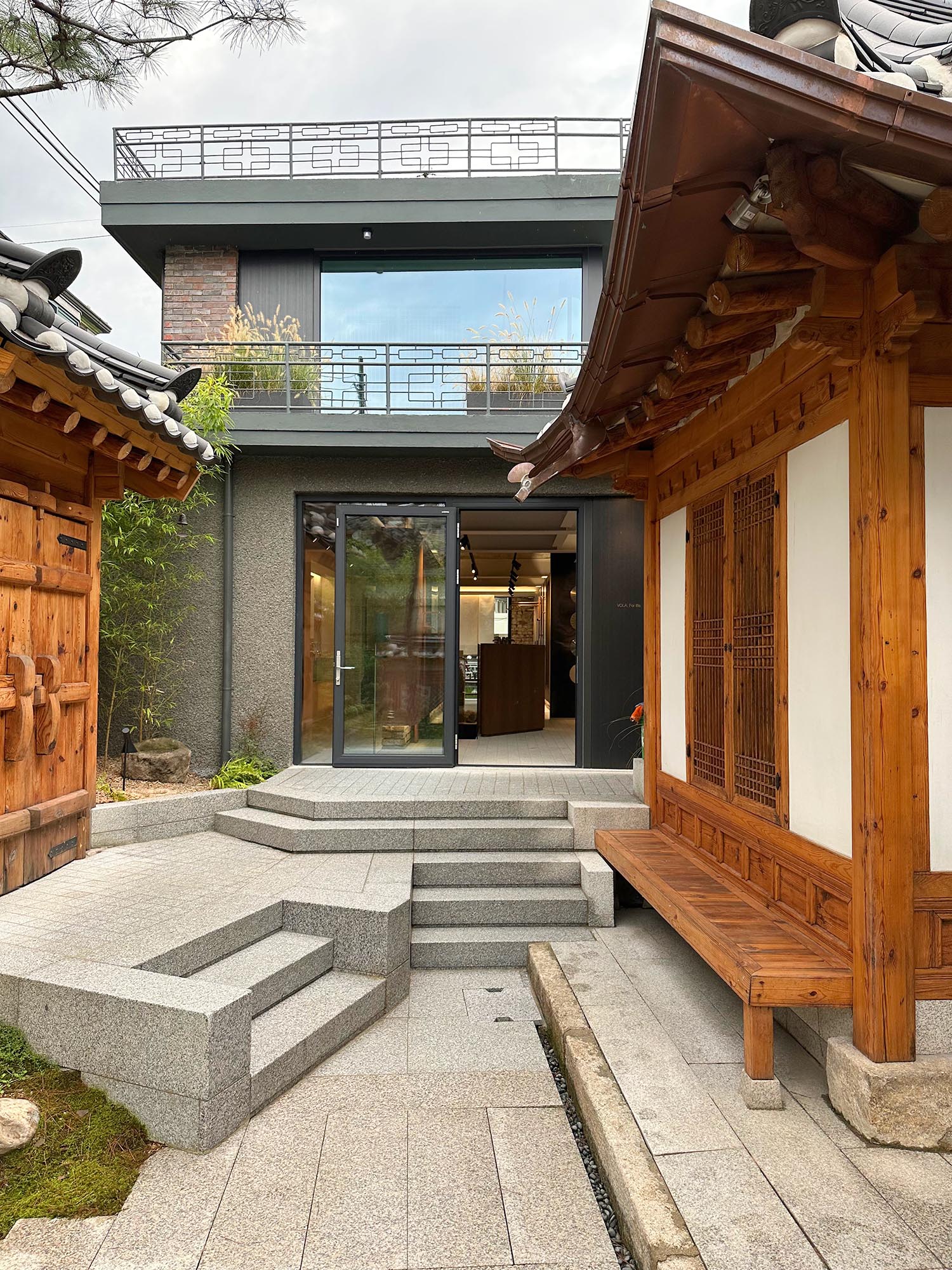 VOLA Seoul showroom article cover